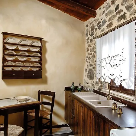 מלון דירות Thalori Traditional Ecotourism Village Kapetanianá